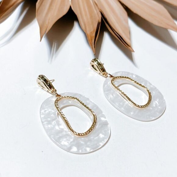 Anthropologie Jewelry - Anthropologie Gold and Cream Earrings